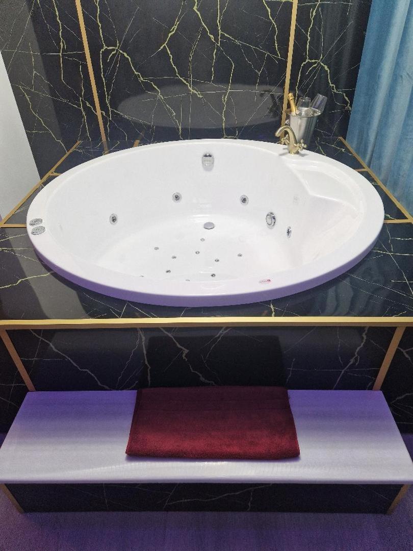 Apartament Afi Discret Jacuzzi Bukareszt Zewnętrze zdjęcie